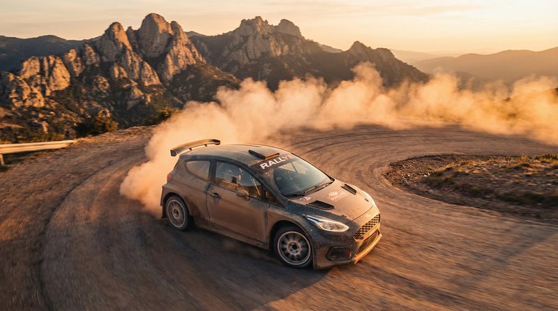 动漫之家跑车视频分享：山路拉力赛